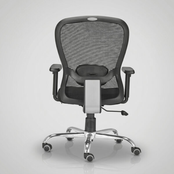 Heavy-duty chrome base with Class-4 hydraulic gas lift and 50mm nylon wheels.